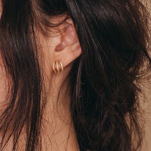 Olive and piper Harper small hoop earrings in gold